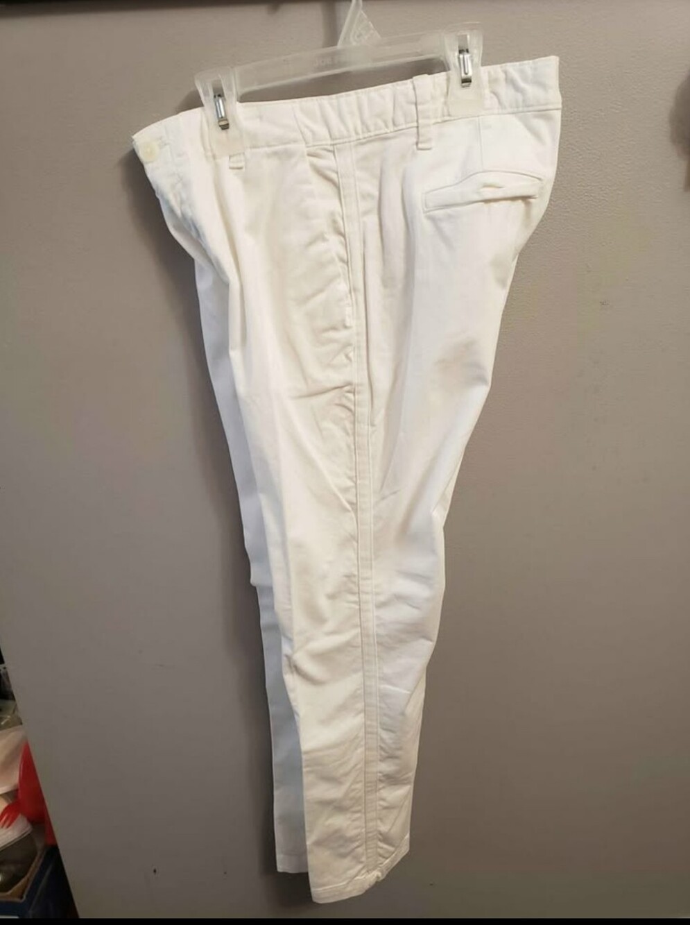 GAP White Women's Capris with Flat-Front Detail